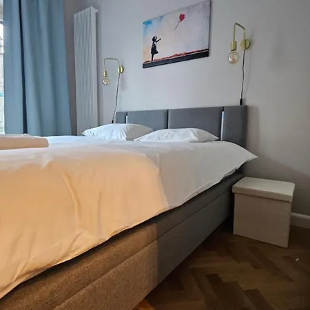 Vipwarsawapartments Diamond Mennica Daire Varşova